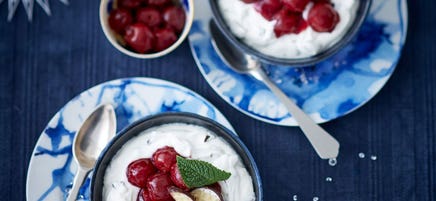 Luftige Quarkcreme mit Kirschen