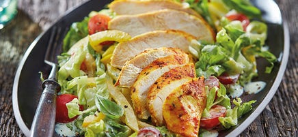Gewürzpoulet aus dem Ofen mit Salat