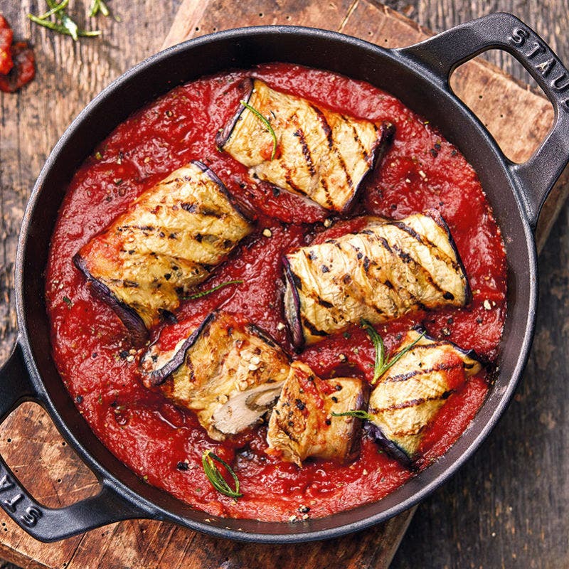 Aubergineninvoltini in pikanter Tomatensauce