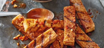 Bâtonnets de tofu avec marinade au piment et dip tomates-teriyaki