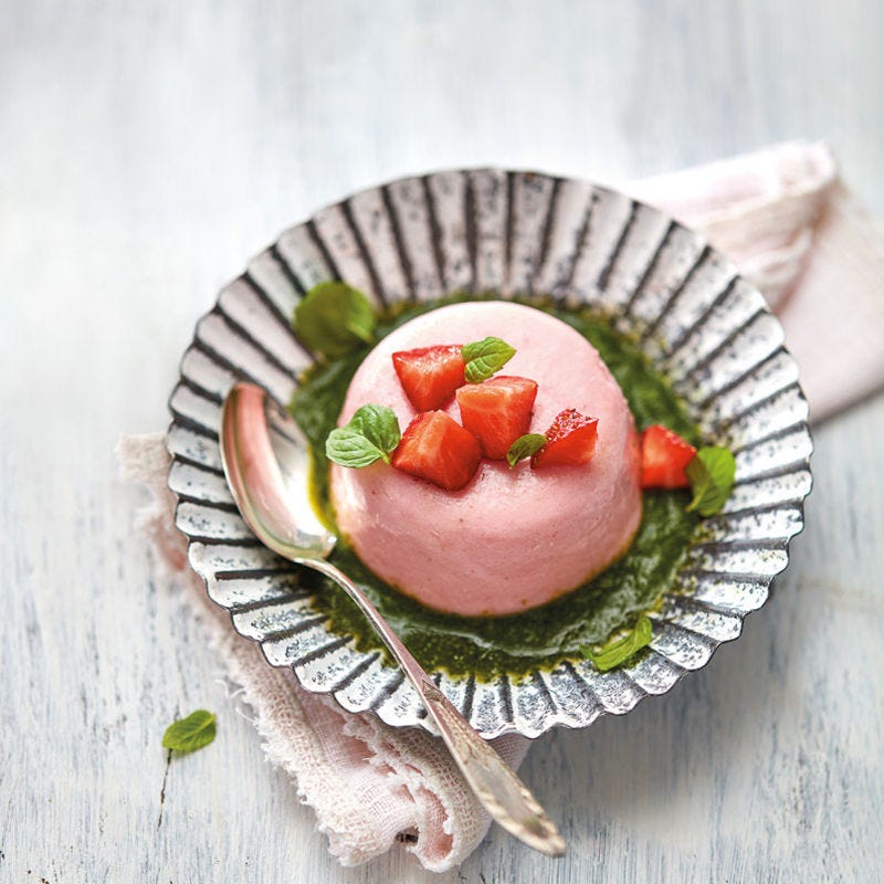 Erdbeer-Joghurt-Flan mit Minzsauce