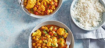 Cauliflower & chickpea balti