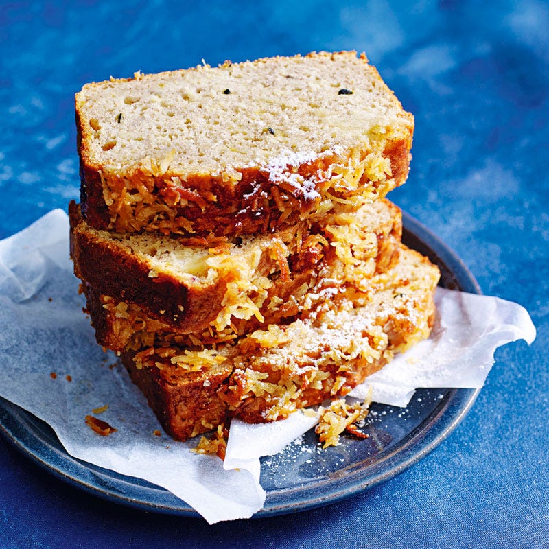 Bananenbrot mit Ananas und Passionsfrucht