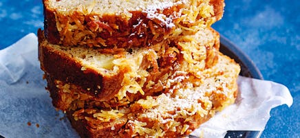 Bananenbrot mit Ananas und Passionsfrucht