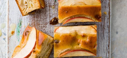 Apple & sultana cake