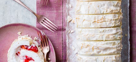 Eton mess roulade