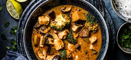 Quorn™ & vegetable red Thai curry