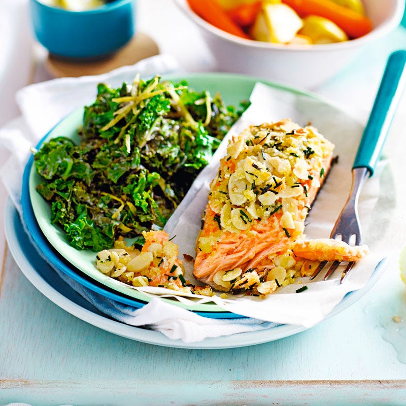 Lachs in Mandelkruste mit Zitronenwirsing