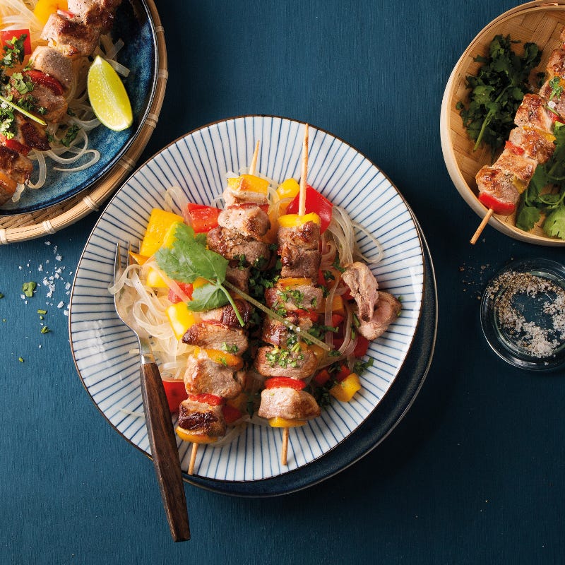 Paprikaspieße mit Schweinefilet und Korianderglasnudeln