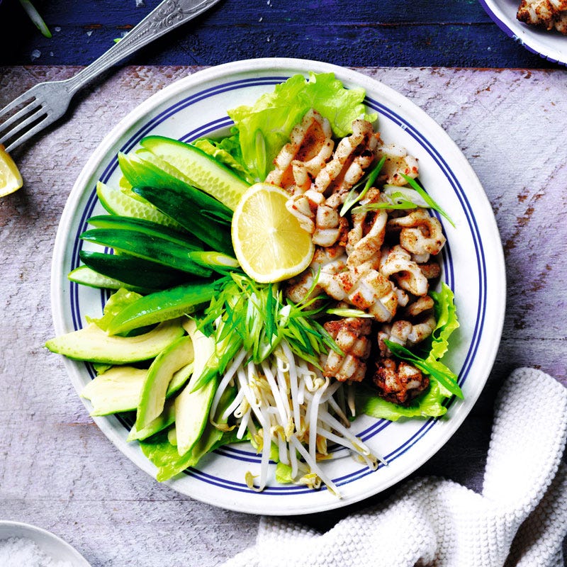 Würziger Tintenfisch mit Avocado