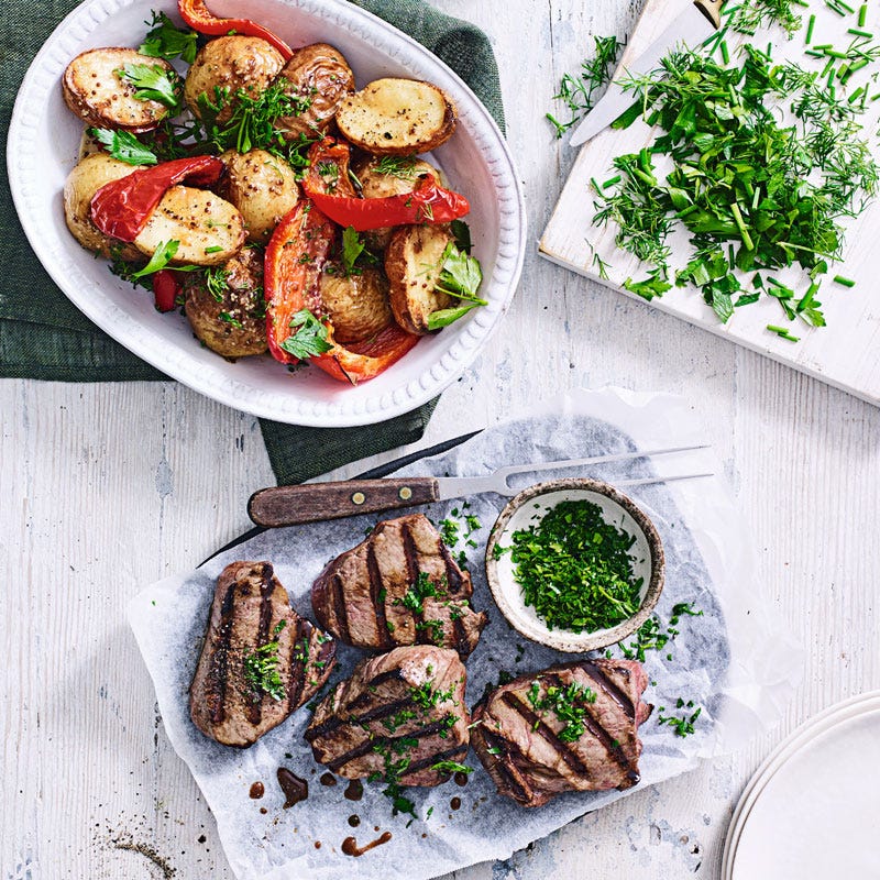 Gegrilltes Filetsteak mit Röstkartoffeln