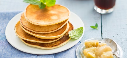 Pancakes de maïs à la compotée de rhubarbe