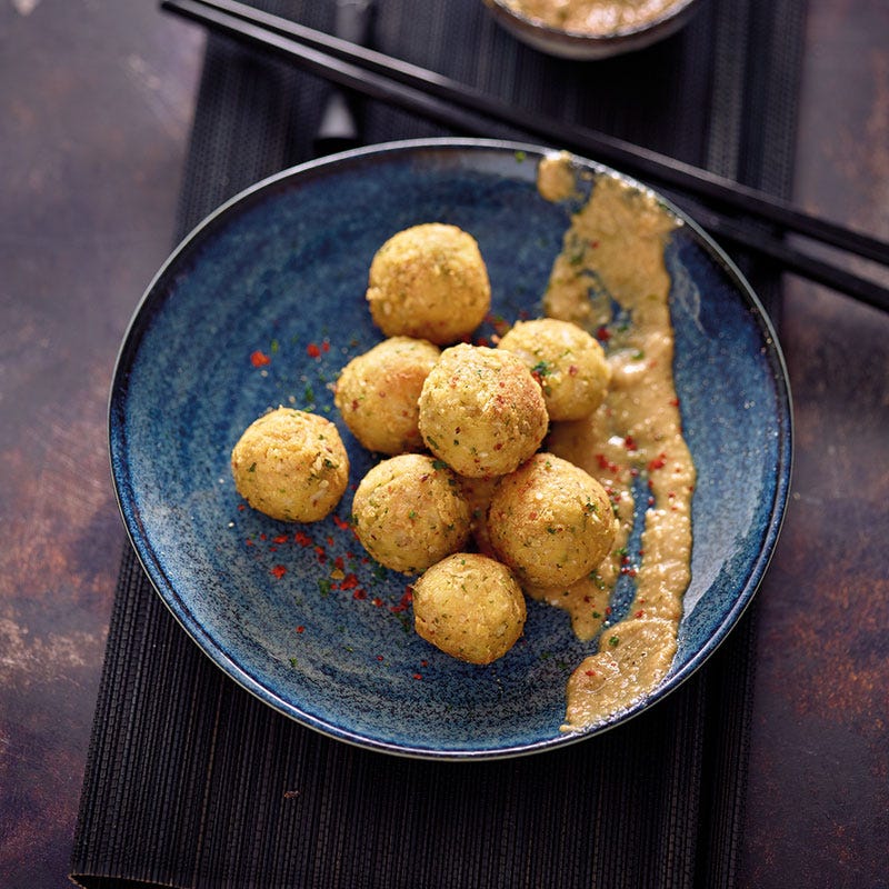 Kichererbsenbällchen mit Sesam-Dip