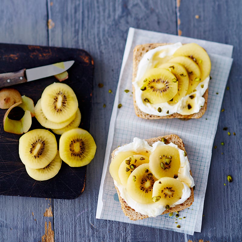 Volkorenbroodje met kiwi