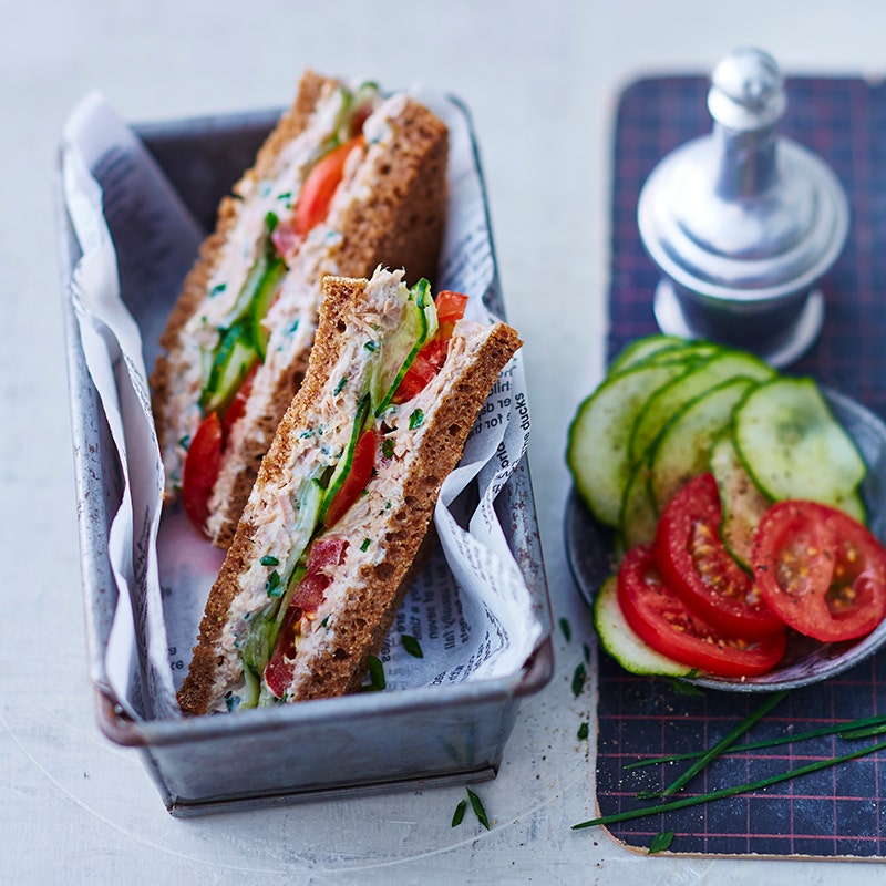 Tonijn-komkommersandwich