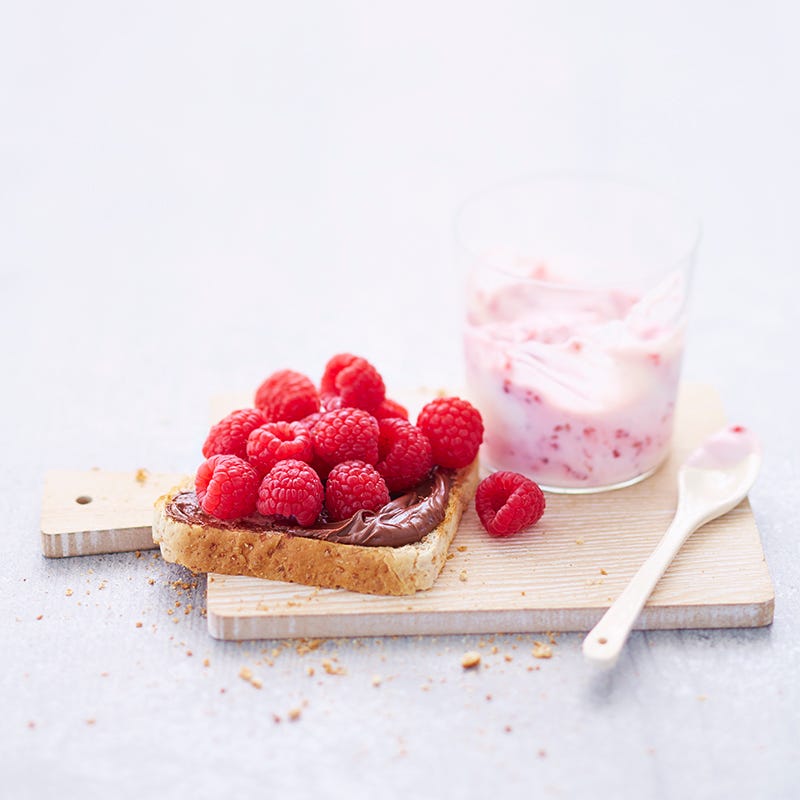 Toast met chocopasta en frambozen