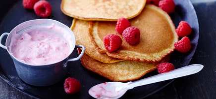 Crêpes et yaourt crémeux aux framboises