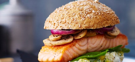 Burger de saumon à l’ananas
