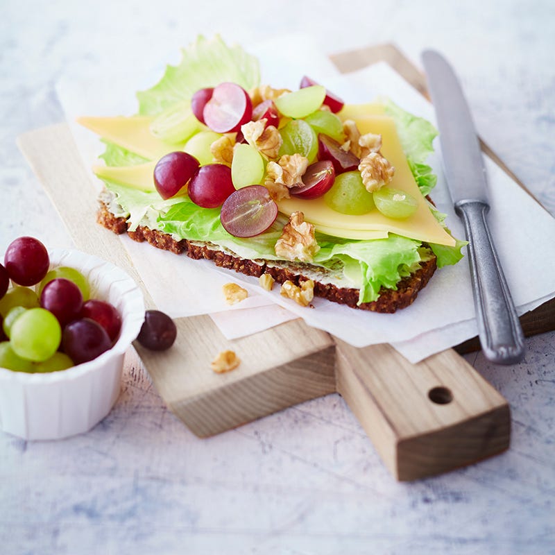 Foto van Boterham met kaas en druiven door WW