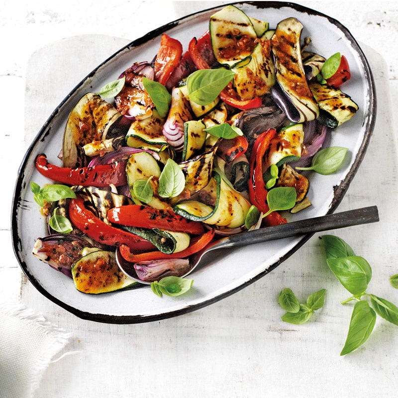 Antipasti-Salat mit Tomatenpesto