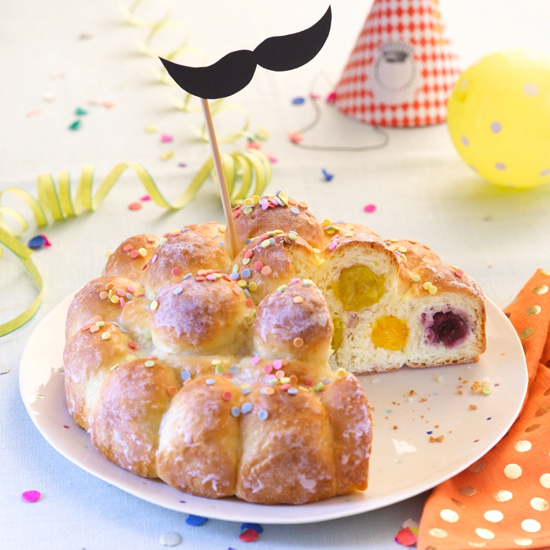 Hefekonfettikuchen mit Fruchtfüllung