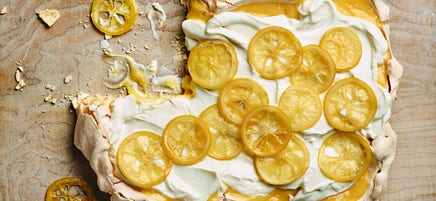 Lemon pavlova