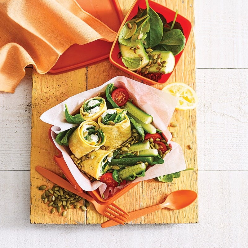 Rolled spinach and cheese omelette salad box