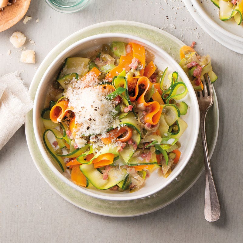 Gemüsenudeln in Schinken-Sahne-Sauce