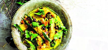 Tofu & bean curry with broccoli