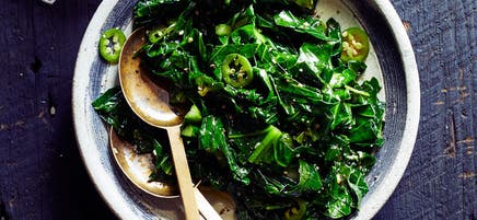 Chou vert grillé au vinaigre pimenté