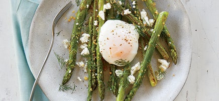 Roasted asparagus with poached eggs and goat cheese