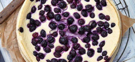 Skyrkuchen mit Heidelbeeren