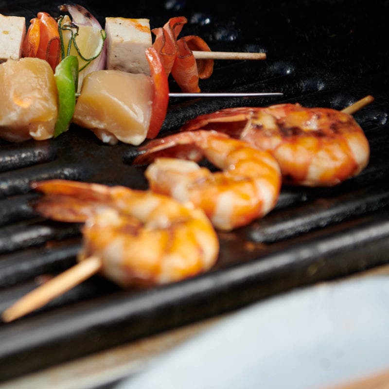 Garnalenspiesjes van de barbecue
