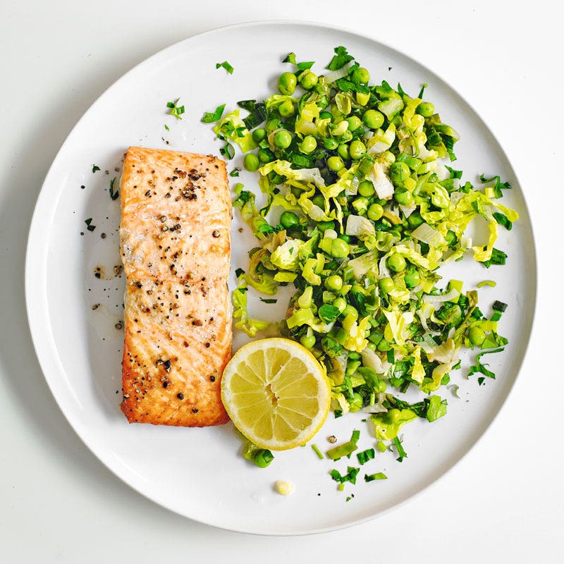 Lachs mit geschmortem Salat