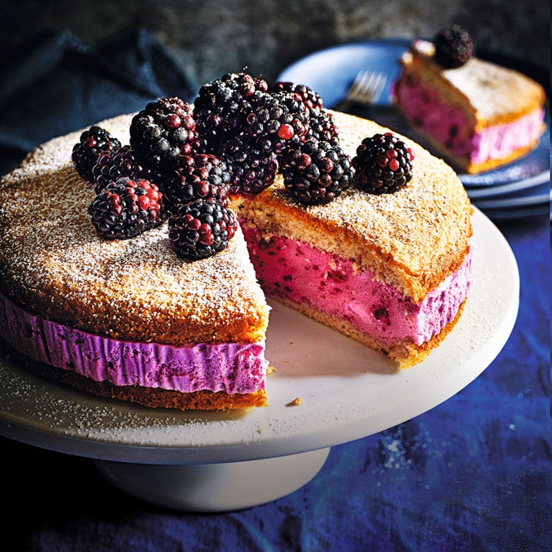 Brombeermoussetorte