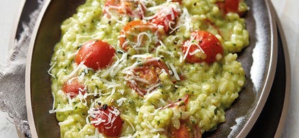 Risotto au pesto et aux tomates