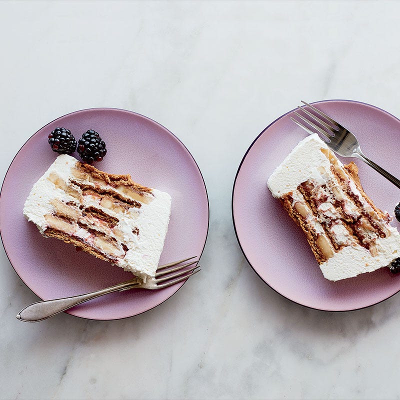 Banana-raspberry graham icebox cake