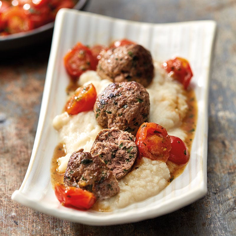 Hackbällchen auf Selleriepüree mit Tomatensugo