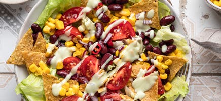 Mexikanischer Taco-Salat mit Avocadodressing