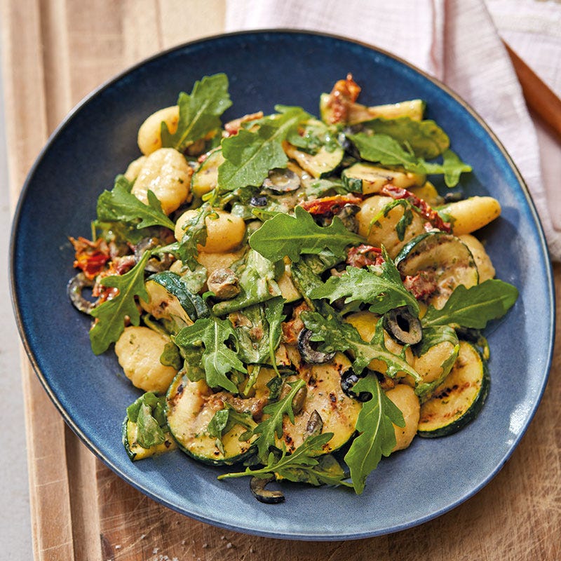 Mediterraner Gnocchisalat mit Rucola