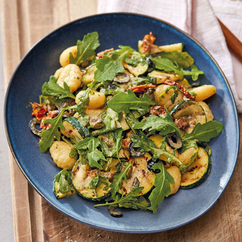 Mediterraner Gnocchisalat mit Rucola