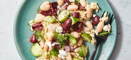 Mediterranean pasta & white bean salad