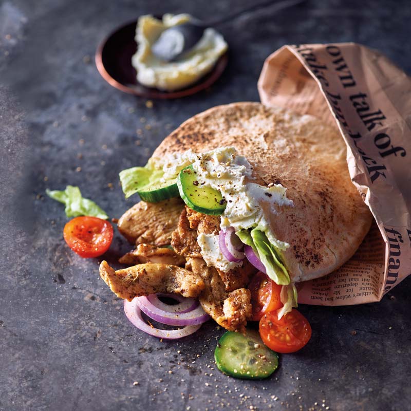Kycklingkebab i pitabröd med vitlöksfärskost - ViktVäktarna