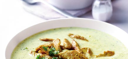 Groentesoep met yoghurt en kalkoen