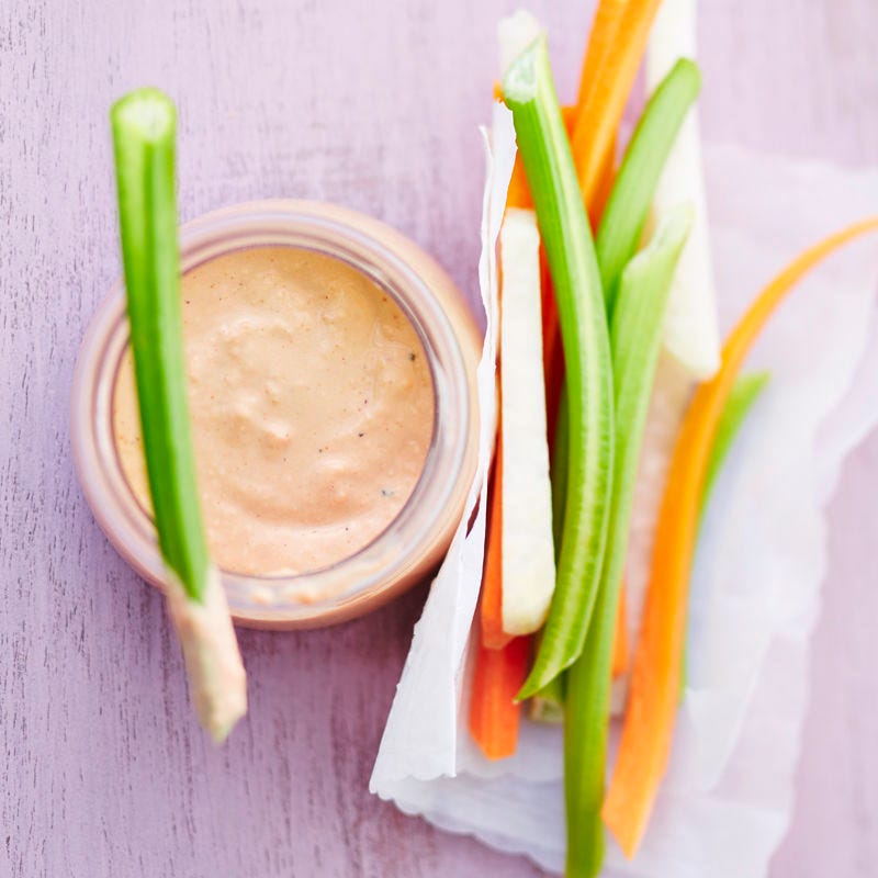 Peperoni-Thunfisch-Dip mit Gemüsestiften