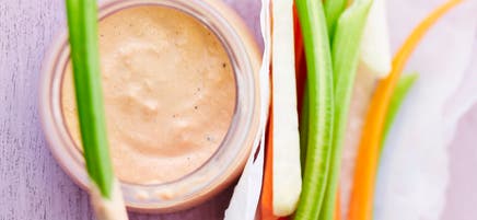Peperoni-Thunfisch-Dip mit Gemüsestiften