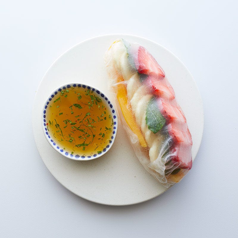 Photo de Rouleaux d’été aux fruits frais avec trempette miel et lime par WW