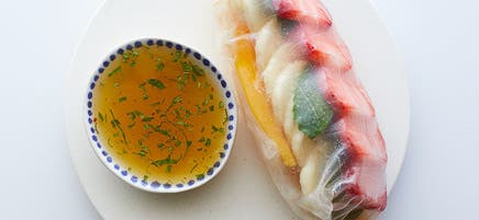 Rouleaux d’été aux fruits frais avec trempette miel et lime
