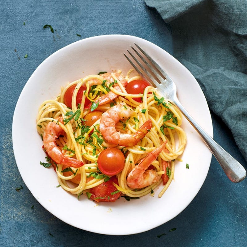 Spaghettis aux crevettes, piment et tomates cerise