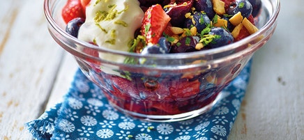 Salade de fruits, vinaigrette au citron vert et yaourt
